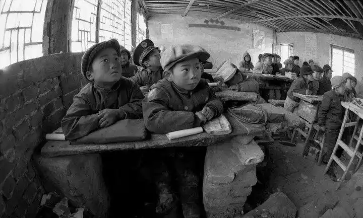 寇金成:3岁被狼咬掉半张脸,靠吸米糊存活,娶妻生子后越过越好