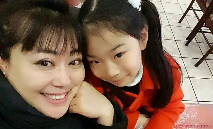 李菁菁和女儿金果