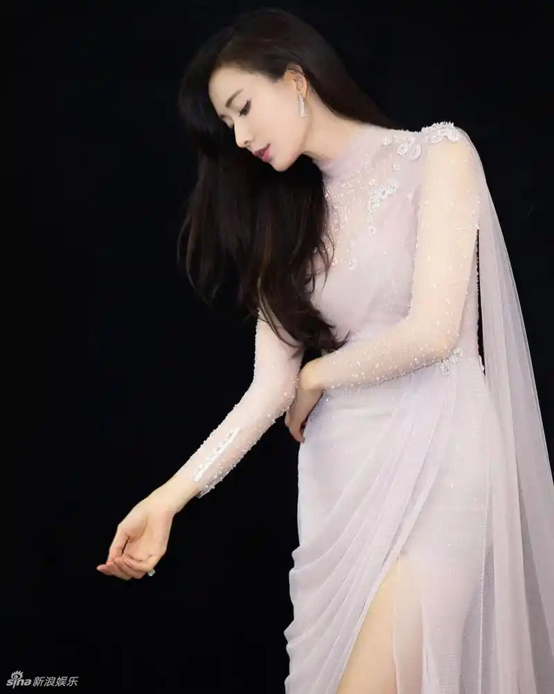 林志玲25日举办嘉年华会,活动所得都会捐出来做公益,这几天她为宣传