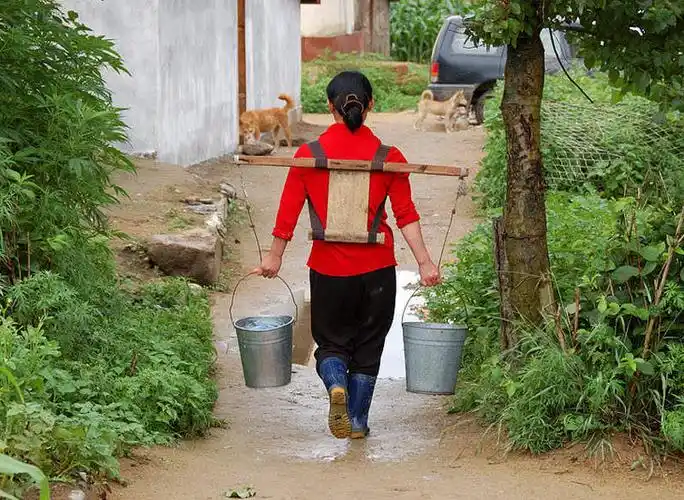 "看,这就是20多年前爸爸小时候生活地方的样子"(图多)