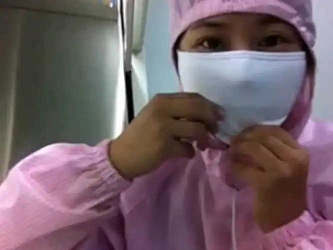 唱歌的莫代尔口罩美女