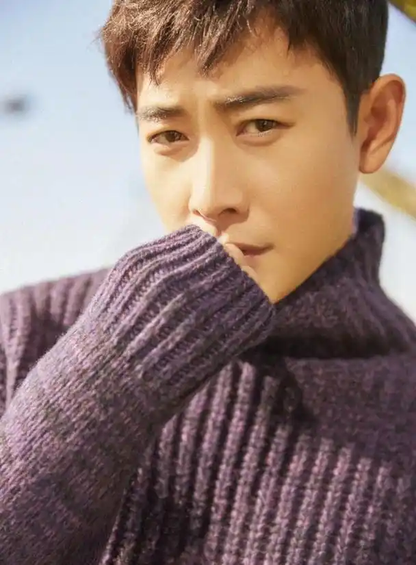 演员罗晋:和妻子在拍戏中相遇,39岁才当爸爸,结婚四年宠妻如宝