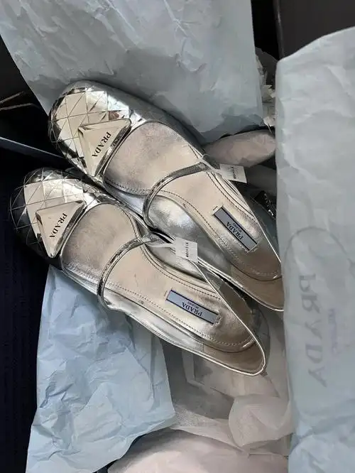 prada玛丽珍鞋银色