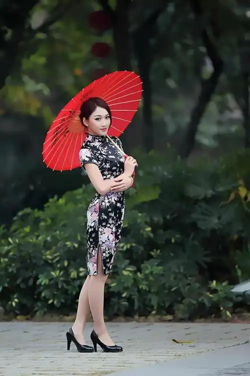 江南旗袍美人,你最喜欢哪一个?