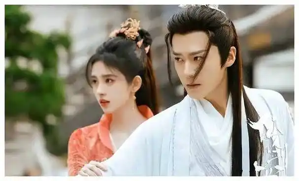 《迪丽热巴与黄景瑜,霍建华与杨紫,还有周翊然,张婧仪……》_故事