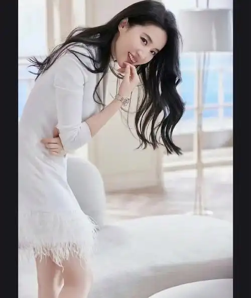 #刘亦菲白色吊带裙#