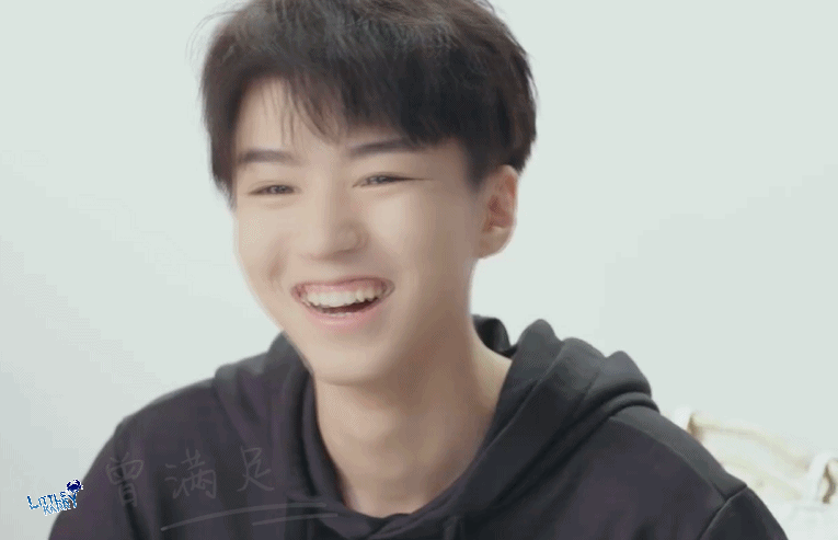 王俊凯甜甜笑容动图合集 虎牙少年甜度满分_动态