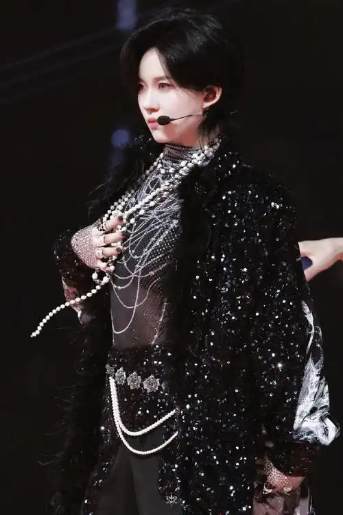 陆柯燃衣服好闪##陆柯燃来炸厂子了