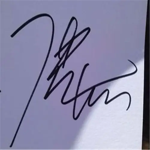 鹿晗的签字真是漂亮,帅气又大方,网友:字如其人真帅气