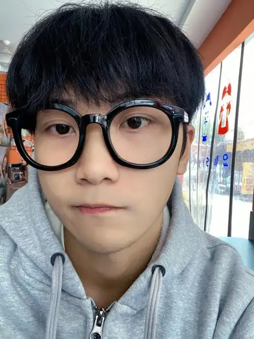眼镜弟弟