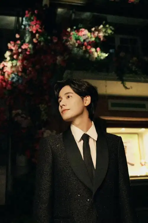 胡先煦像个人形立牌##胡先煦说我不敢动