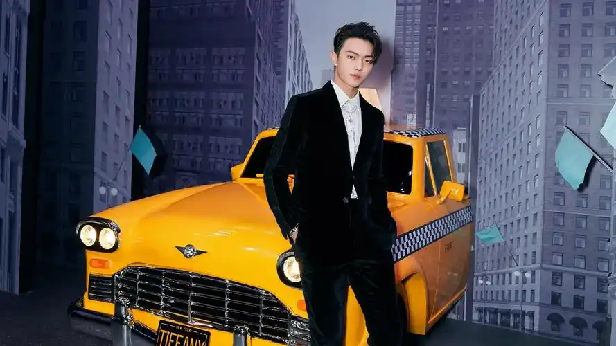 帅气男神许凯蒂芙尼展览写真,大陆明星-回车桌面