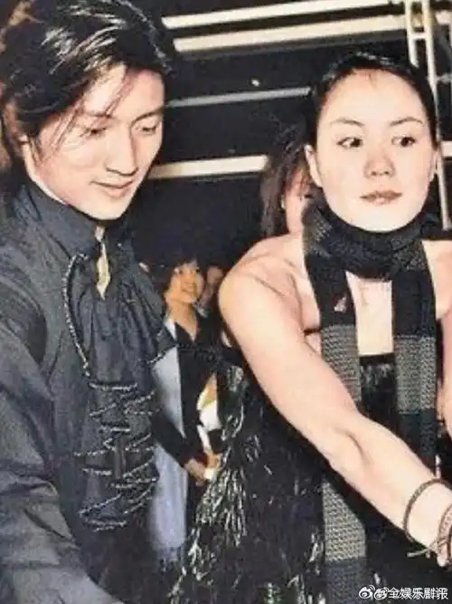 海关战线香港首映王菲看谢霆锋的眼神##海关战线首映礼王菲谢霆骀