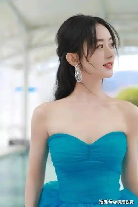 剧组正在招聘两名替身,要求与赵丽颖和张若昀的身高,体重,发型等相似