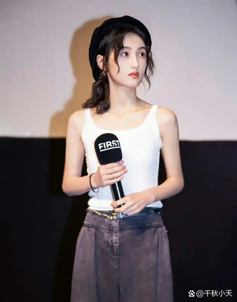 真没看出来,张子枫打扮起来居然这么时尚的![吃瓜][吃瓜][吃瓜]