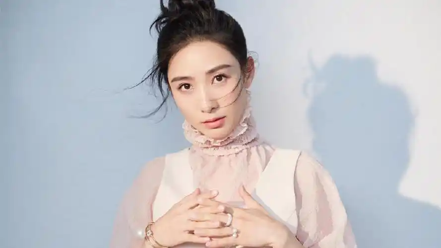 明星陶昕然明星风尚壁纸1