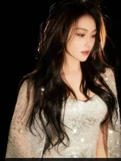 碎钻裙星光点点, 张馨予化身神圣仙女,气场全开!_女神_爱情_网友