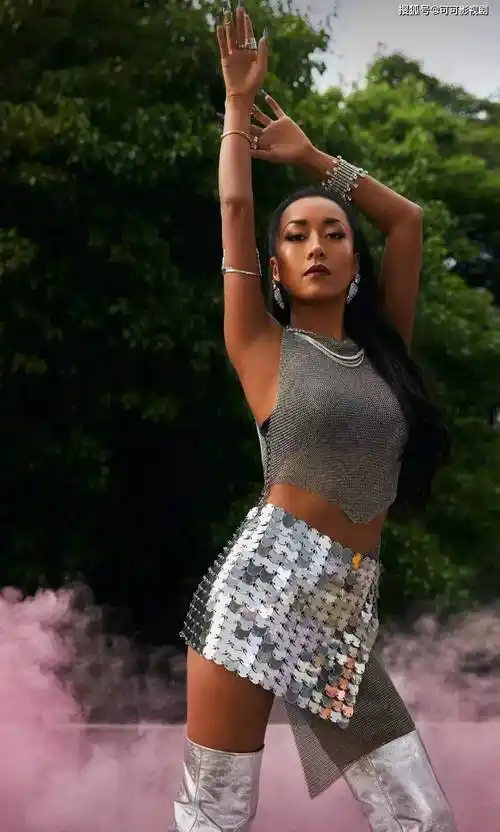 原创美女明星吉克隽逸高清写真美图性感妩媚有一种迷人的野性美