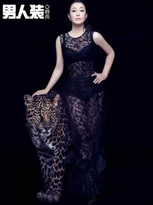 蔡明登男人装被吐槽性感一下怎么了2