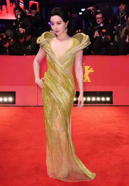 范冰冰成巴黎时装周大赢家!