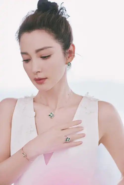 周大福青春88系列时光诗荟##李冰冰周大福珠宝集团代言人