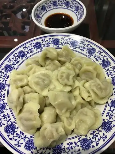 现在喜欢把饺子捞出来放盘里了,原汁原味,成熟了