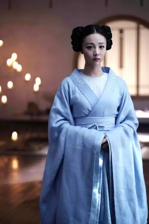 《凤囚凰》关晓彤高雨儿戏里戏外姐妹情深