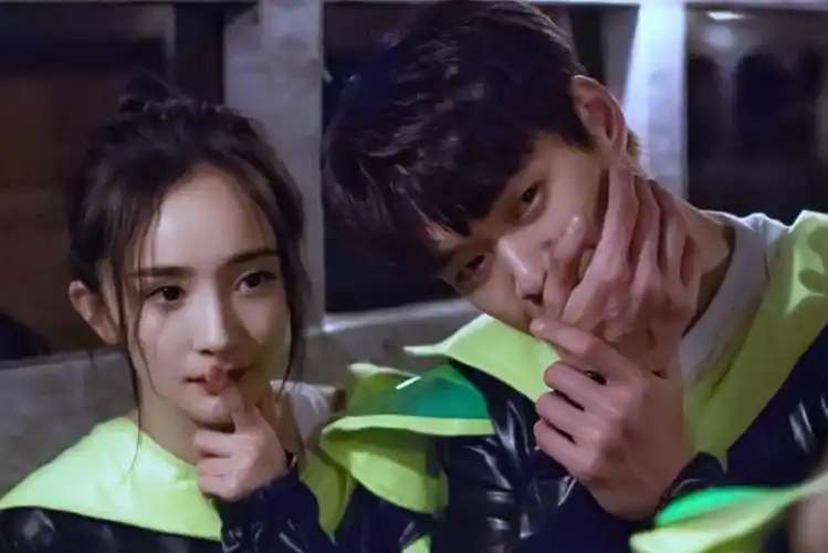 曝魏大勋收工后直奔杨幂小区 疑同居多年感情稳定