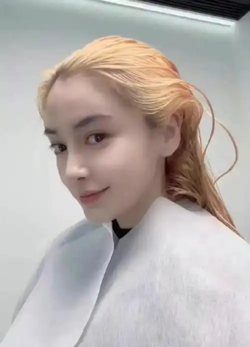 angelababy晒染发vlog,染了头发的baby好美,元气美少女上线
