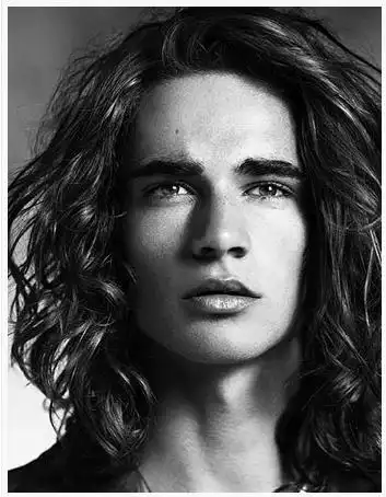 欧美男士长发凸显五官打造复古优雅王子范