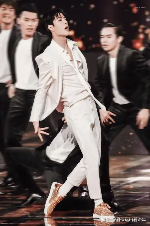 王一博散落的华服怪你过分美丽