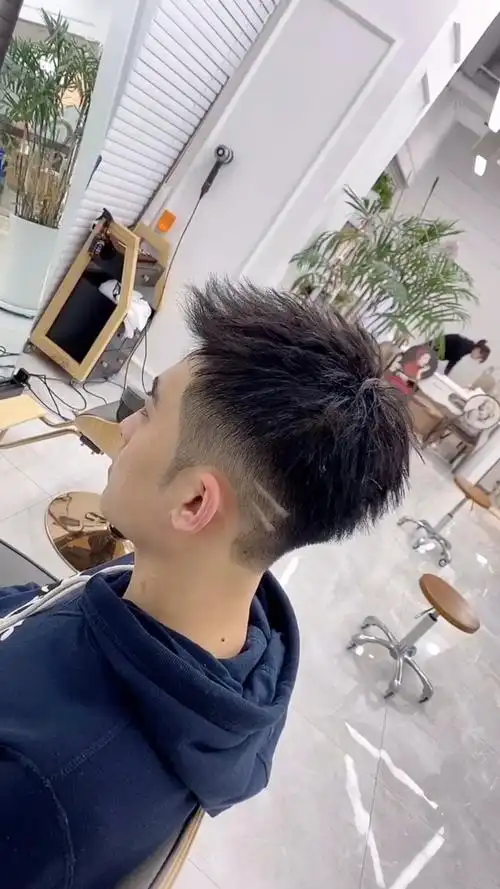 适合发量少 凌乱 摩根烫飞机头