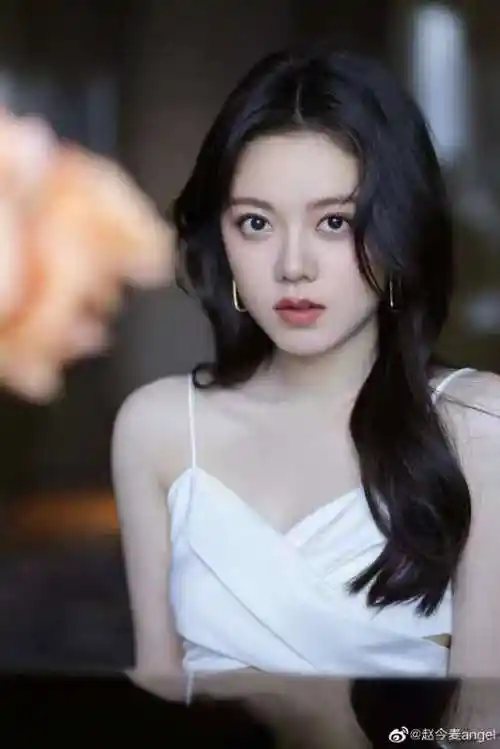 赵今麦的妆是谁画的#各种妆容风格里的麦麦,明艳大气的长相.