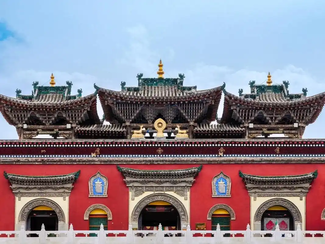 青海-塔尔寺.塔尔寺又名塔儿寺,地处青海省省会西宁市湟中区城 - 抖音