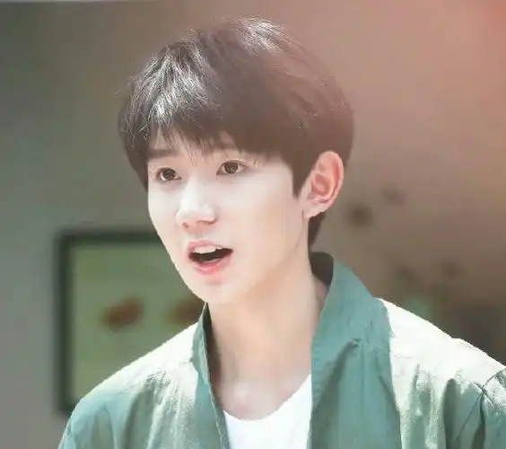 原创王源更新ins晒照这次终于露正脸了不过咋和想的不一样