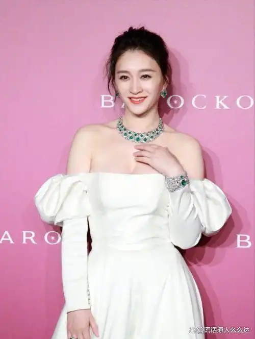 绝世美人李小冉再度登场内衣代言惊艳亮相