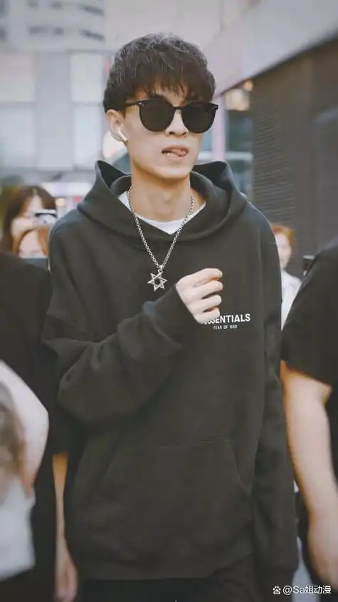 德云社杨九郎凌晨发文晒与师兄弟聚会照烧饼攒局栾云平买单