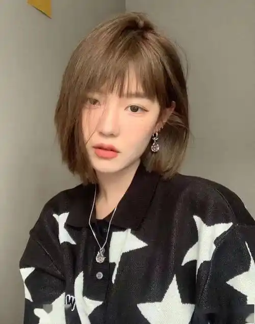漂亮小姐姐网红短发