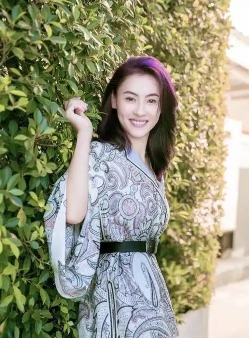 原创原创40岁的张柏芝开挂了温柔长裙明艳动人嫩回颜值巅峰