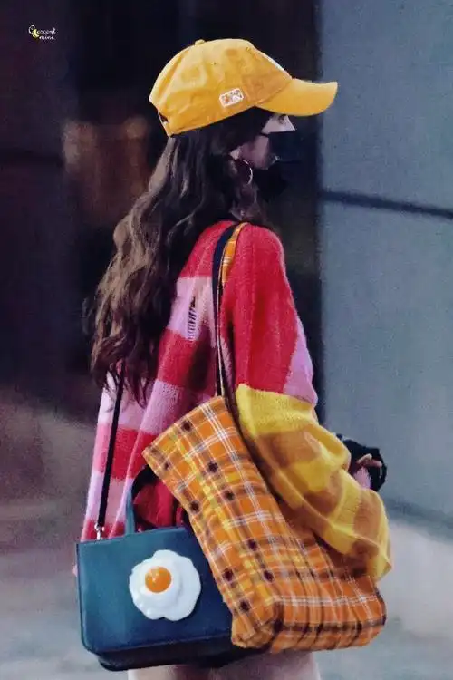 杨幂的腿好漂亮##杨幂夏日多巴胺穿搭##今日星拍放送##夏日环游指南