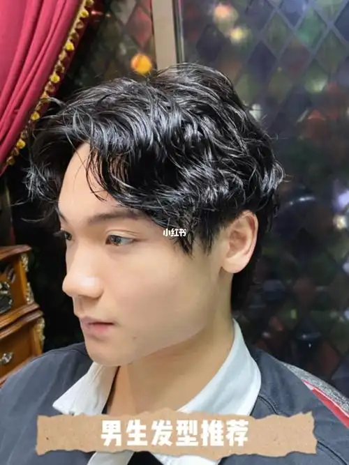 男生中长发发型推荐
