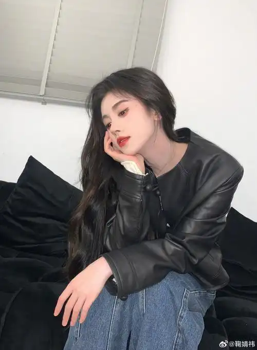 鞠婧祎晒日常随拍 歪头托腮可爱十足 -zaker新闻