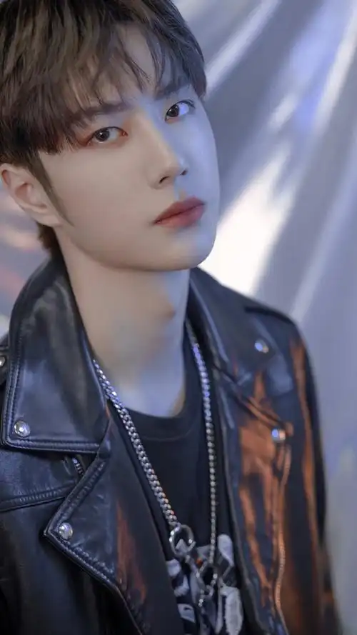 王一博黑皮衣大片##王一博与穿山甲寻护者同行##王一博