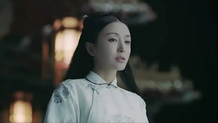 总有漂亮衣服换谈着姐弟恋提问怎么能拥有秦岚的44岁