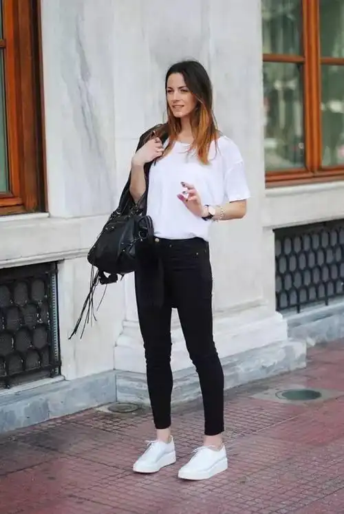 黑裤子配黑鞋还是白鞋,黑裤子配白鞋子好看吗(别忘了西裤和牛仔裤与