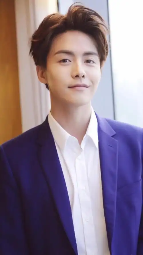 马天宇帅气蓝色西装时尚写真