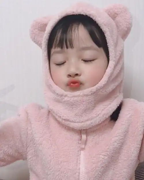 权律二戴帽子嘟嘴一组超萌的权律二头像头像表情