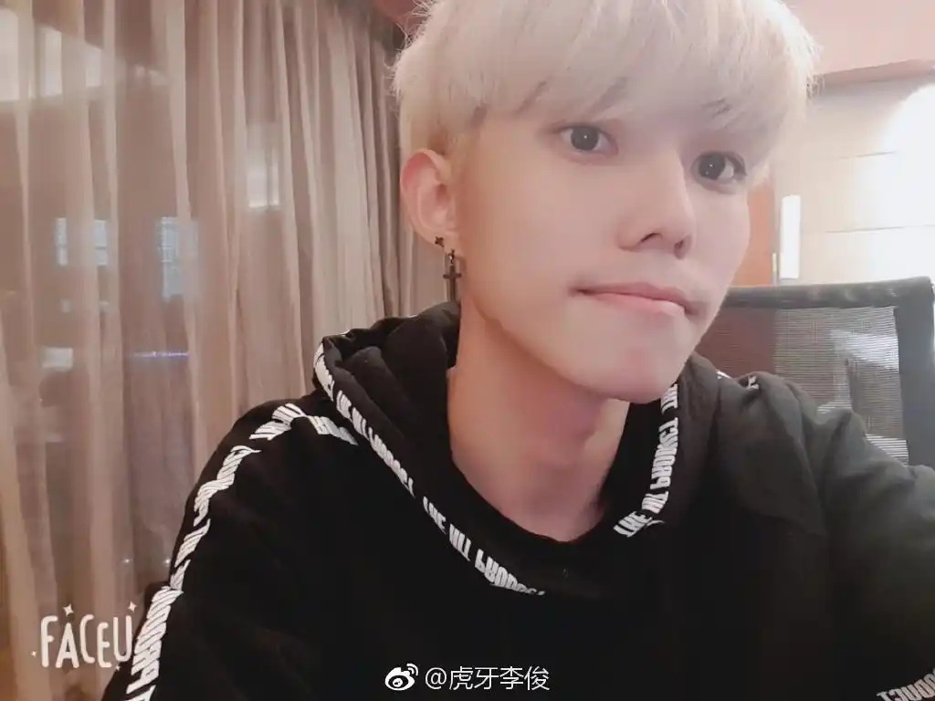 虎牙韩国男神李俊新歌《掠影》今日首发 唤起你刻骨铭心记忆