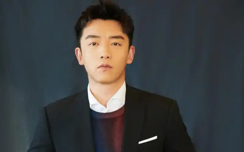 演员郑恺时尚写真图片桌面壁纸