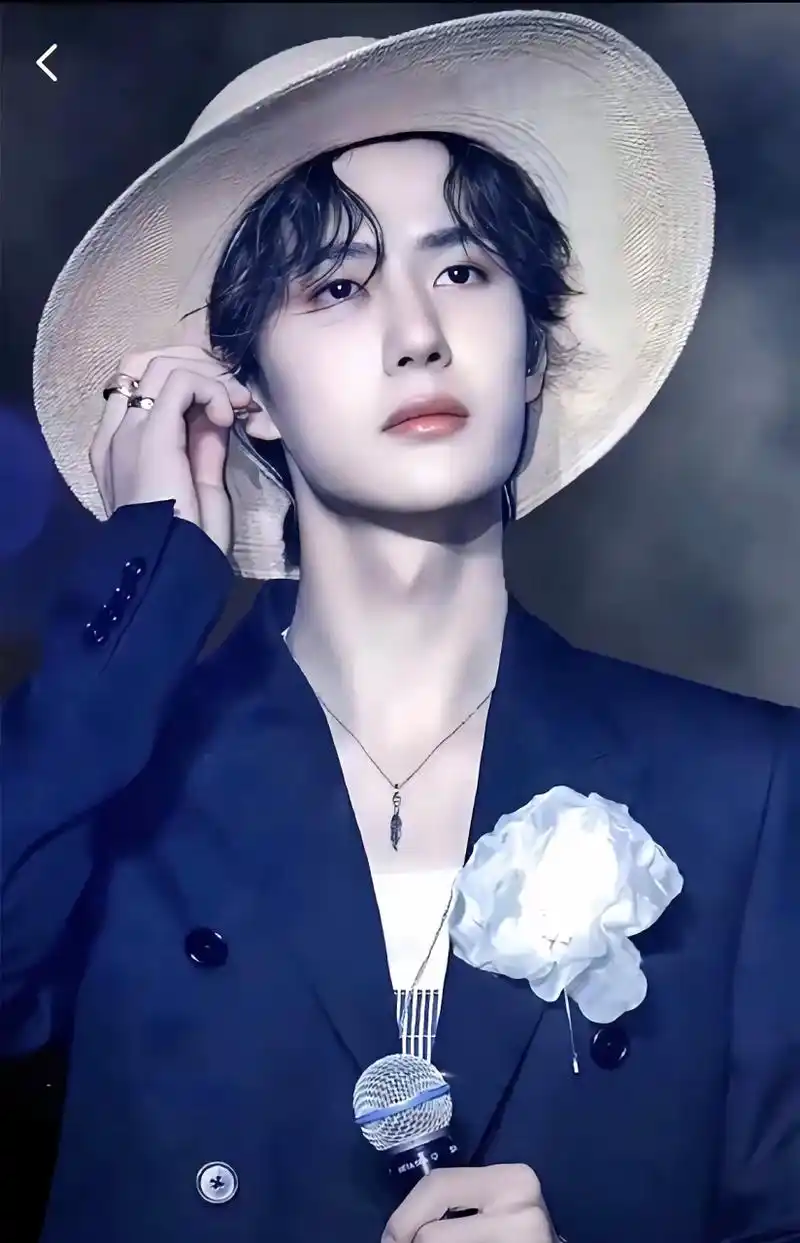 王一博,路飞装,好深情,真挚又浪漫的人!